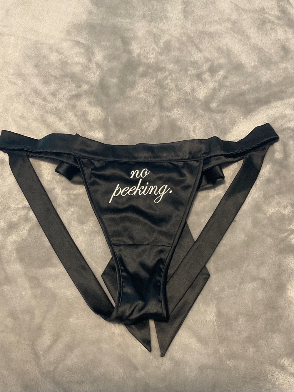 NWT MED VICTORIAS SECRET Black Satin 'No Peeking' bow Back cheekini (MSRP$39.50)